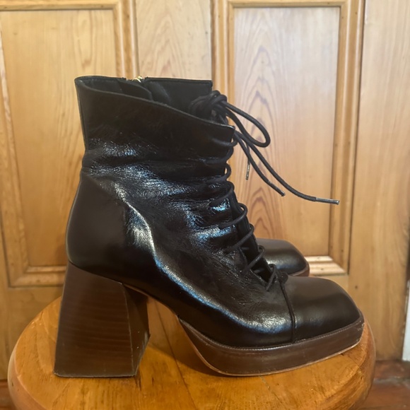 Black lace up boots - Picture 2 of 4